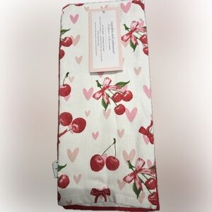 ✨NWT✨ Cupcakes & cashmere: Set of 3 Kitchen Towels